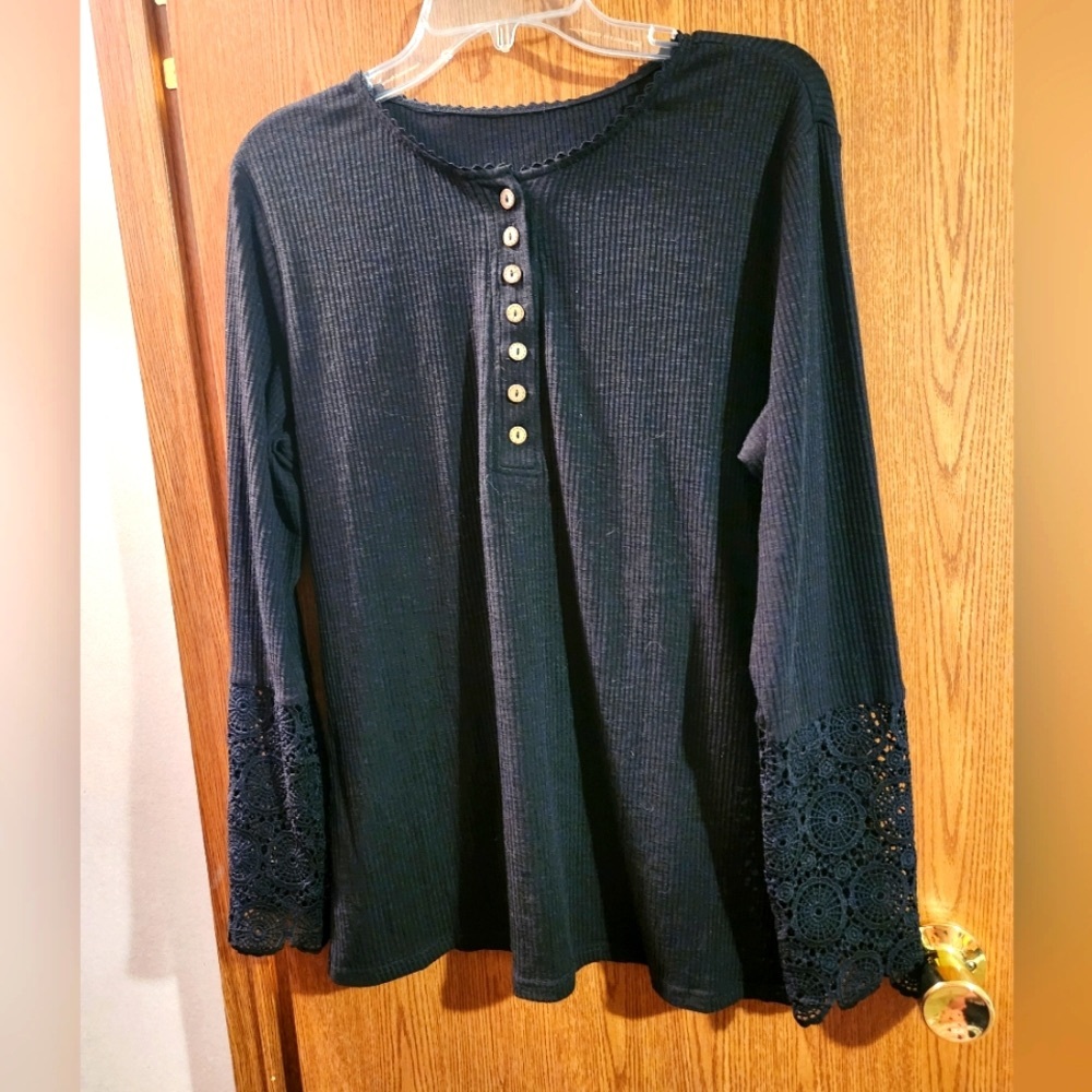Women's Black Lace Sleeve Top